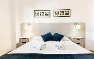 Zdjęcie z galerii obiektu Awesome Apartment In Fuengirola With Kitchen w mieście Fuengirola