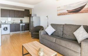Zdjęcie z galerii obiektu Awesome Apartment In Fuengirola With Kitchen w mieście Fuengirola
