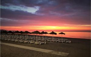Zdjęcie z galerii obiektu Awesome Apartment In Fuengirola With Kitchen w mieście Fuengirola