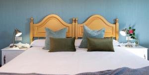 A bed or beds in a room at Luxury Singular Villa Rosa