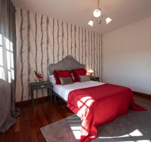 A bed or beds in a room at Luxury Singular Villa Rosa