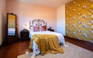 A bed or beds in a room at Luxury Singular Villa Rosa