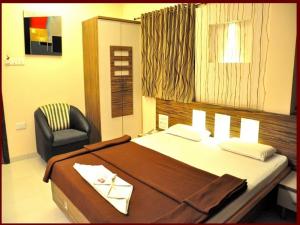 Ein Bett oder Betten in einem Zimmer der Unterkunft Hotel Royal Residency Executive