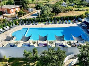 Bazén v ubytování IONIAN SUITES by Bruskos nebo v jeho okolí