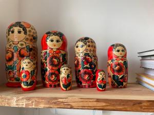 a group of four vases sitting on a shelf at Good times in St. Goar (Mit Fahrrad-Keller) in Sankt Goar