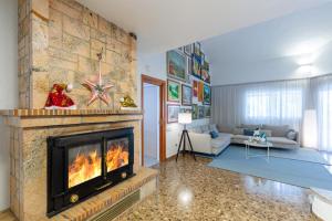 A seating area at Fidalsa Paradise Pines