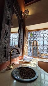 Postel nebo postele na pokoji v ubytování RIAD DAR En-Nawat