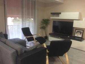 TV a/nebo společenská místnost v ubytování Precioso duplex con piscina y parking