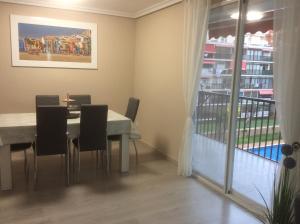 Fotografie z fotogalerie ubytování Precioso duplex con piscina y parking v destinaci Benidorm