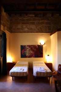 two beds in a room with lights on the wall at Art Lincoln in Palermo