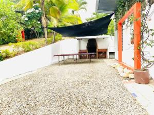 a hammock hanging from the side of a house at Finca La Felicidad in Tocaima