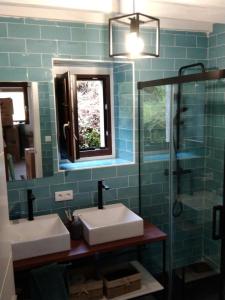 Koupelna v ubytování Xilloi Beach Resort + 33 fotografií