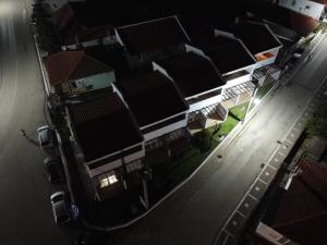 an overhead view of a row of houses with a parking lot at Hotel Loga in Tycherón