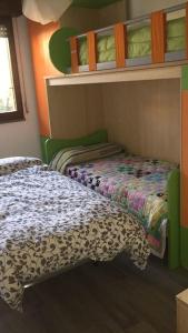 a bedroom with two bunk beds in a room at Casa con giardino vicino al mare in Massa