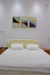 Katil atau katil-katil dalam bilik di استراحة مارينا ضباب marina dibab guste house +22 gambar