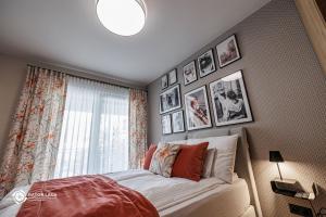 Posteľ alebo postele v izbe v ubytovaní Zemplén Terrace - luxusapartman a belvárosban kültéri fedett jacuzzival