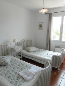 Maison de vacances avec piscine privative, Oustau des Oliviers vue dominante Colorado provençal客房内的一张或多张床位
