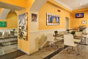 TV a/nebo společenská místnost v ubytování Hotel Nizza