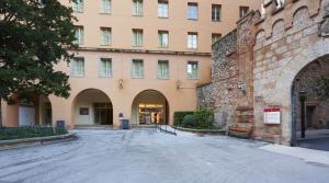 Fachada o entrada de Apartamentos Montserrat Abat Marcet