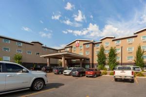 a parking lot in front of a hotel at Best Western PLUS Fort Saskatchewan Inn & Suites in Fort Saskatchewan