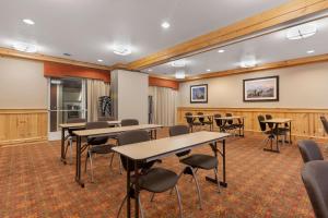 a conference room with tables and chairs in it at Best Western Plus Olympic Inn in Klamath Falls