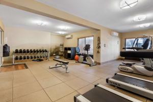 Fitness centrum a/nebo fitness zařízení v ubytování Best Western Plus Olympic Inn