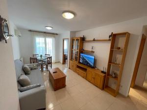TV a/nebo společenská místnost v ubytování Acapulco III Marina DOR Beach front - Sea views