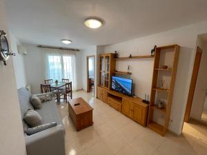 TV a/nebo společenská místnost v ubytování Acapulco III Marina DOR Beach front - Sea views