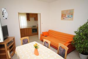 Televízia a/alebo spoločenská miestnosť v ubytovaní Apartments with parking spaces Pag - 6291