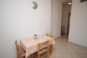 Fotografia z galérie ubytovania Apartments with parking spaces Pag - 6291 v destinácii Pag
