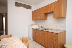 Kuchyňa alebo kuchynka v ubytovaní Apartments with parking spaces Pag - 6291