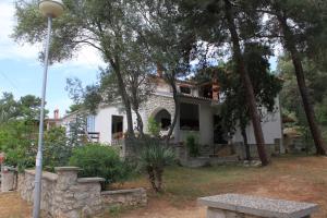 Zahrada ubytování Apartments with a parking space Artatore, Losinj - 8007