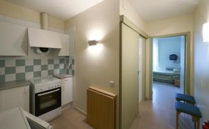 Una cocina o zona de cocina en Apartamentos Montserrat Abat Marcet