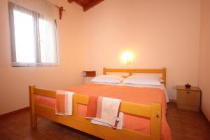 Ένα ή περισσότερα κρεβάτια σε δωμάτιο στο Seaside secluded apartments Cove Magrovica - Telascica, Dugi otok - 8139