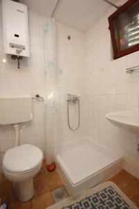 Ένα μπάνιο στο Seaside secluded apartments Cove Magrovica - Telascica, Dugi otok - 8139 +30 φωτογραφίες