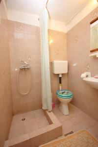 Ένα μπάνιο στο Seaside secluded apartments Cove Magrovica - Telascica, Dugi otok - 8139