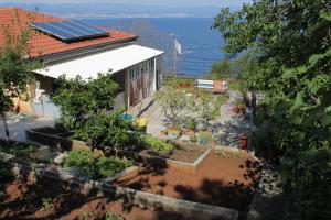 Zdjęcie z galerii obiektu Rooms by the sea Medveja, Opatija - 7775 w mieście Lovran +25 zdjęć