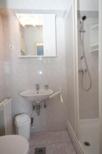 Zdjęcie z galerii obiektu Rooms by the sea Medveja, Opatija - 7775 w mieście Lovran
