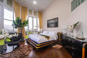 a bedroom with a bed and a desk and a chair at Sweeping Mountain View Retreat at La Cantane Villa in Kampong Kundassan