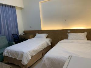 Postel nebo postele na pokoji v ubytování Emerald diamond Building 2