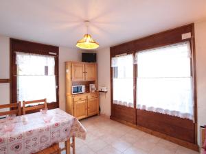 Zdjęcie z galerii obiektu Studio cosy 5 pers avec balcon, au centre, proche remontées mécaniques et commerces - FR-1-572-202 w mieście Arâches-la-Frasse