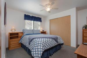 a bedroom with a bed and a ceiling fan at Walk to Downtown * 6 Guests * Pets * A/C! * No Stairs! in Leavenworth