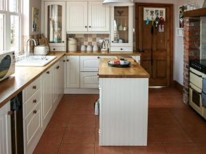 Dapur atau dapur kecil di Saswick Cottage
