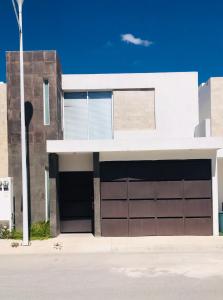 a house with two garage doors on a street at Casa Grande y Comoda cerca de Zona Industrial in San Luis Potosí