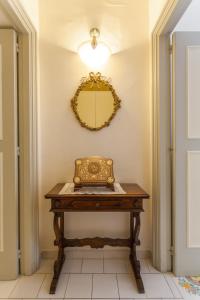 a room with a table with a mirror on the wall at Residenza Sorrentina in Sorrento