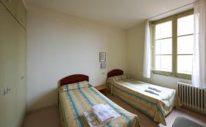 Cama o camas de una habitación en Apartamentos Montserrat Abat Marcet
