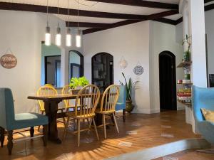 a dining room with a table and chairs at Casa Vista del Valle in Jesus