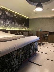 Rúm í herbergi á Hotel Regent (Adult Only)