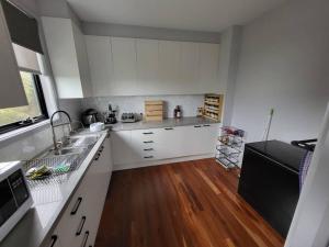 ライにあるAlogara House, Modern, 6 bedrooms with hot tub and viewsのギャラリーの写真