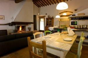 Kuchyň nebo kuchyňský kout v ubytování Agriturismo Podere Costarella